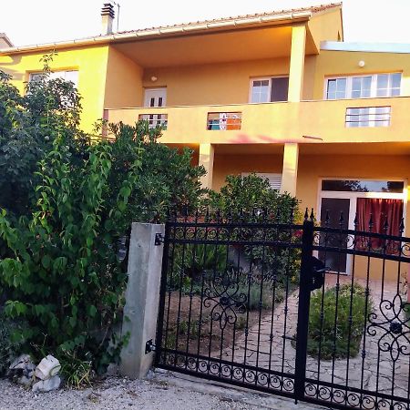 Apartments Mira Биоград на Мору Екстериор снимка