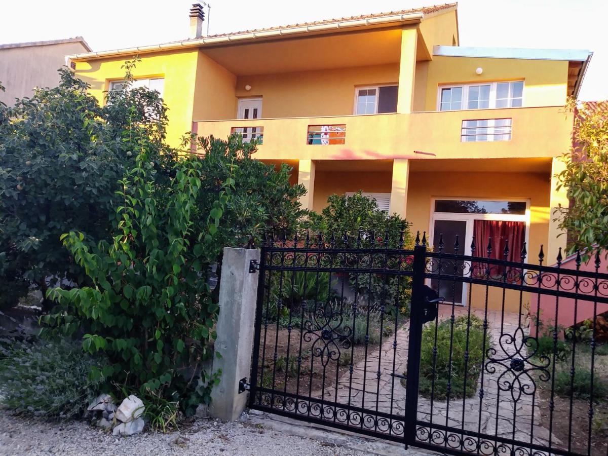 Apartments Mira Биоград на Мору Екстериор снимка