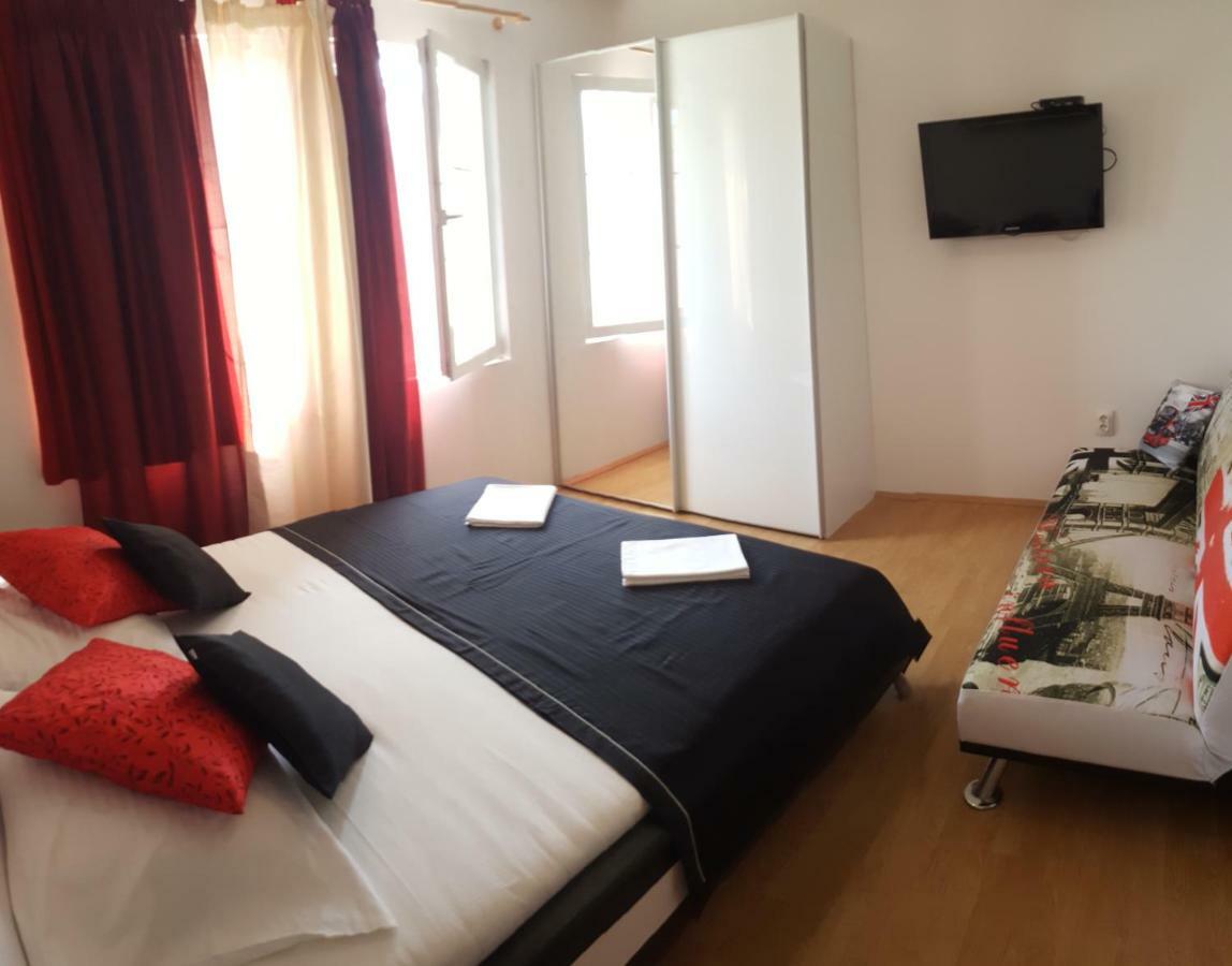 Apartments Mira Биоград на Мору Екстериор снимка