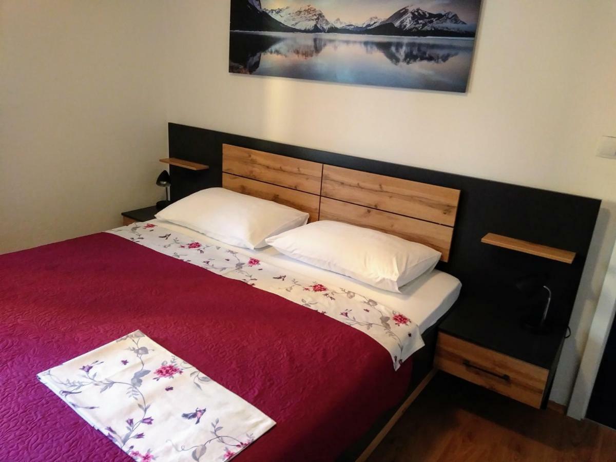 Apartments Mira Биоград на Мору Екстериор снимка