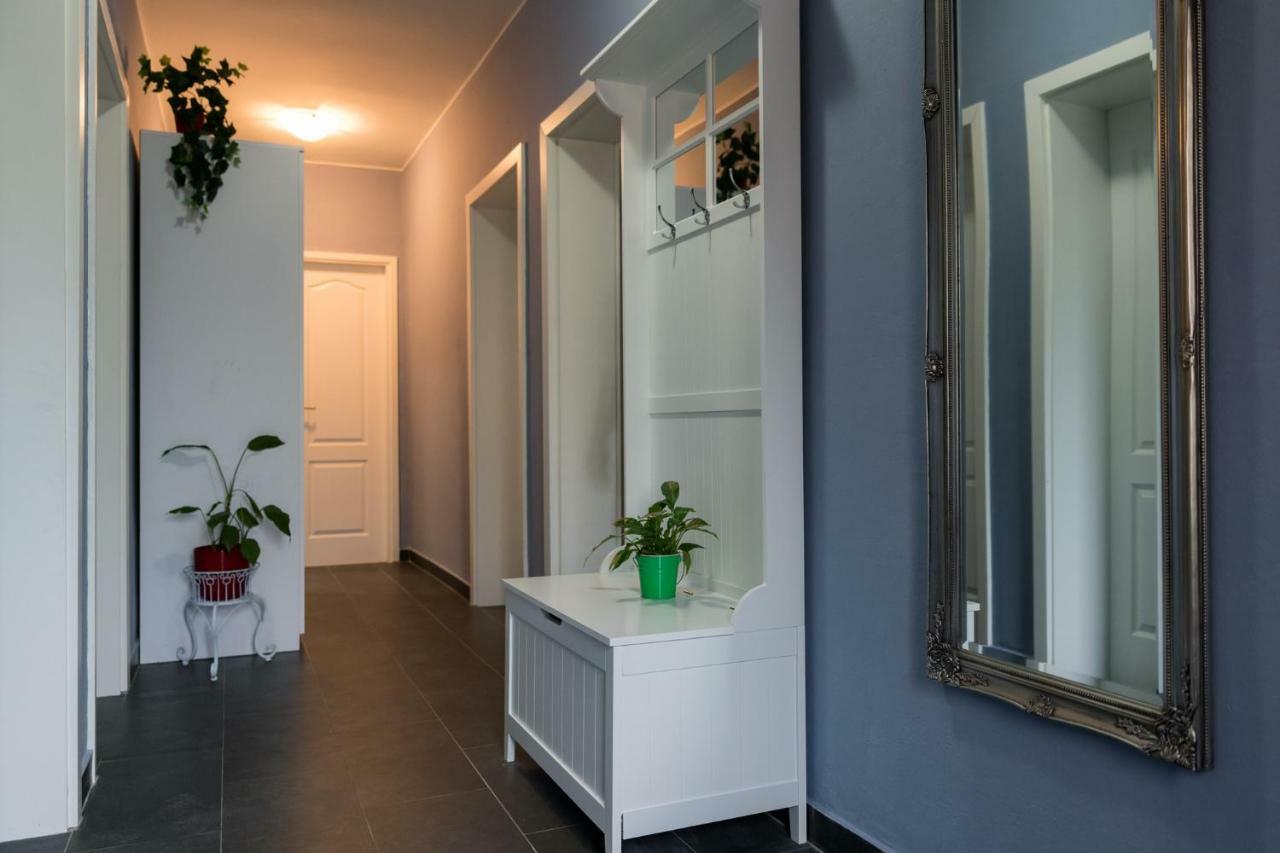Apartments Mira Биоград на Мору Екстериор снимка