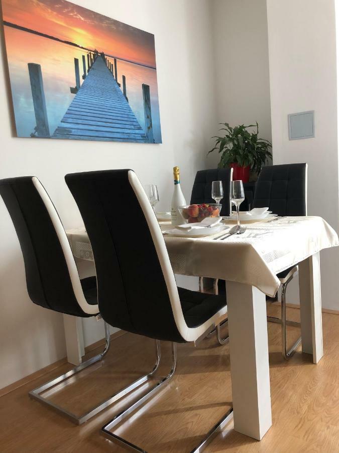 Apartments Mira Биоград на Мору Екстериор снимка